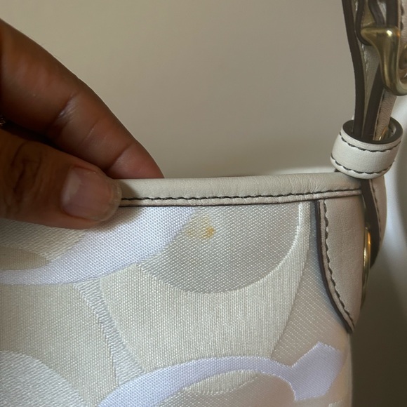 Coach Cream Structured Shoulder Bag with Timeless Design - Picture 6 of 9